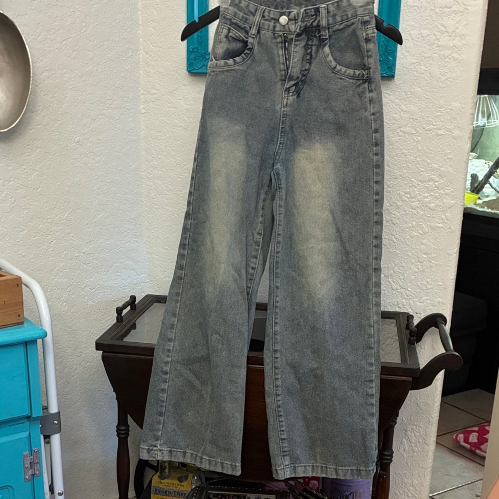 Stylish Gray Wide-Leg Jeans